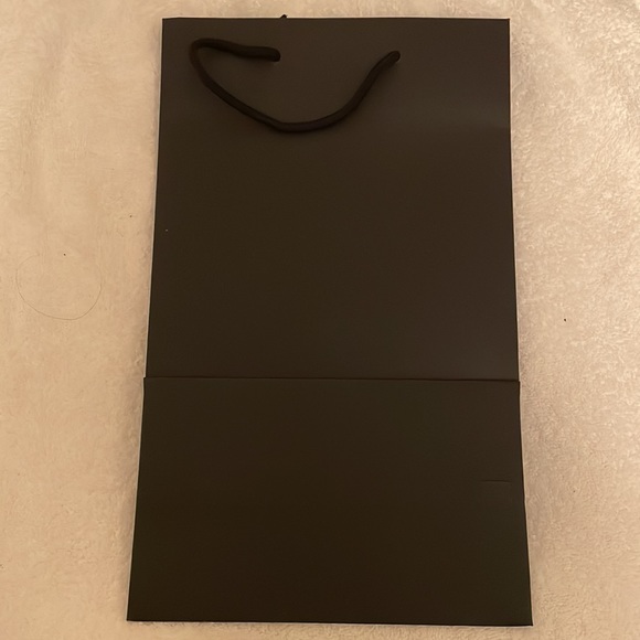 New Authentic Gucci shopping bag approx. 9x15 inches closed. Never used. - Picture 2 of 6